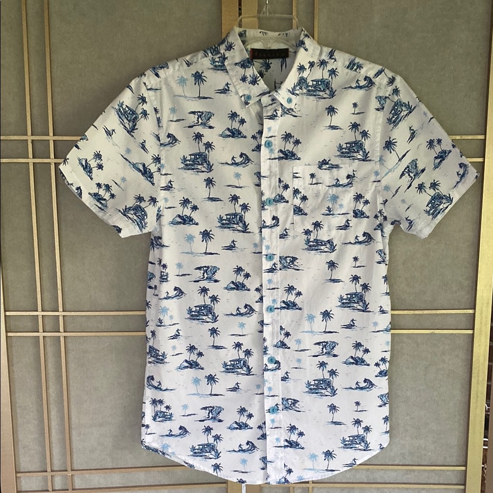 Fission brand button front shirt, men’s size small